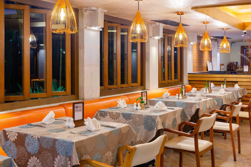 Seaview Patong Hotel — Restaurant & bars in Patong Beach, Phuket Province