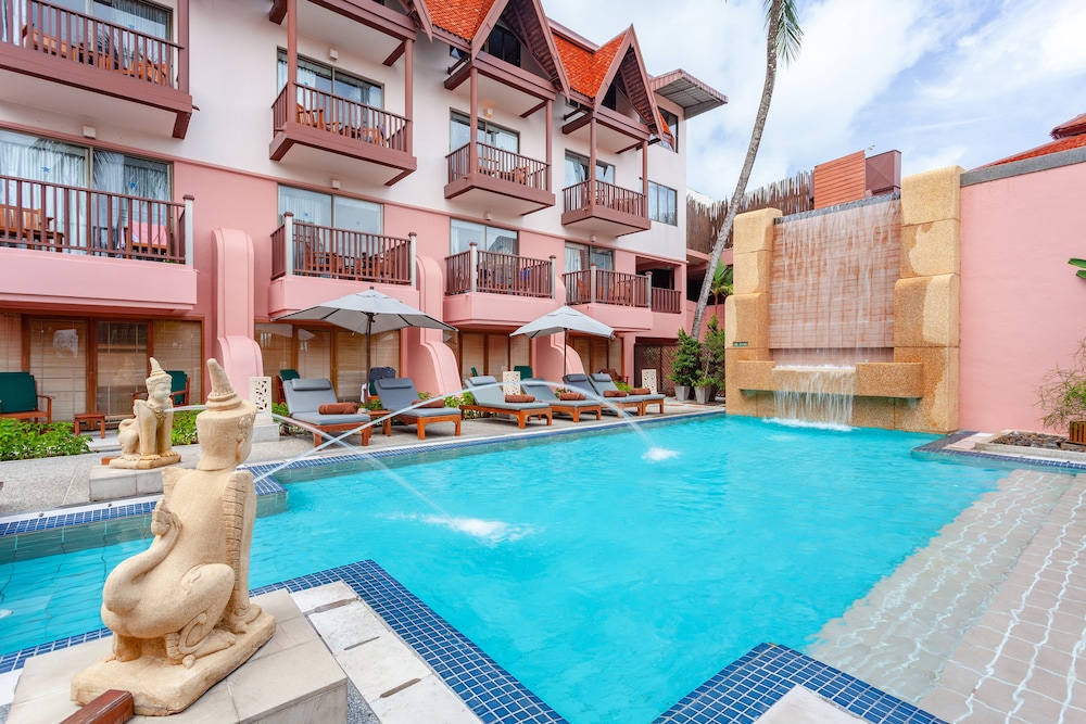 Seaview Patong Hotel — Swimming pool in Patong Beach, Phuket Province