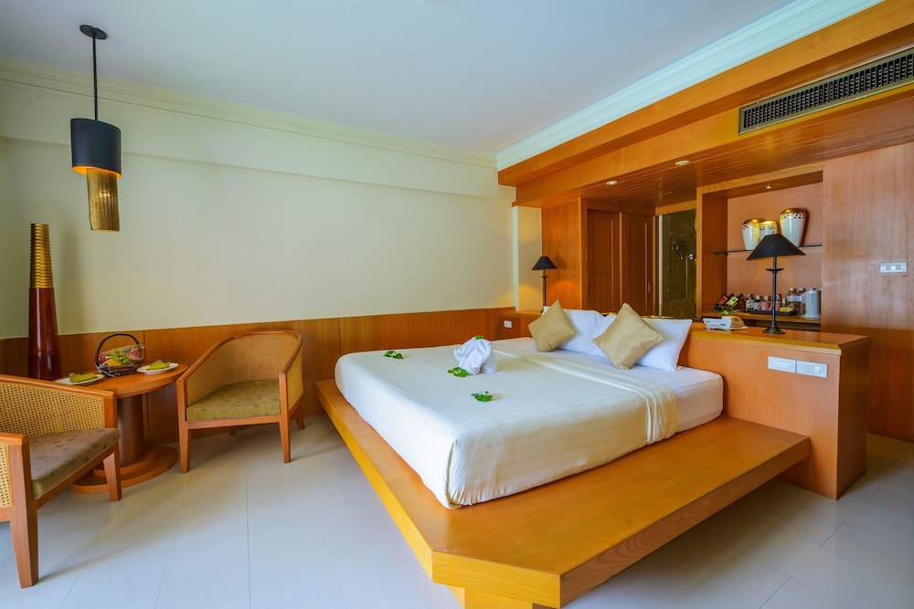 Seaview Patong Hotel — Hotel rooms in Patong Beach, Phuket Province