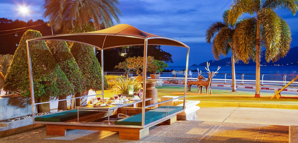 Seaview Patong Hotel — Restaurant & bars in Patong Beach, Phuket Province