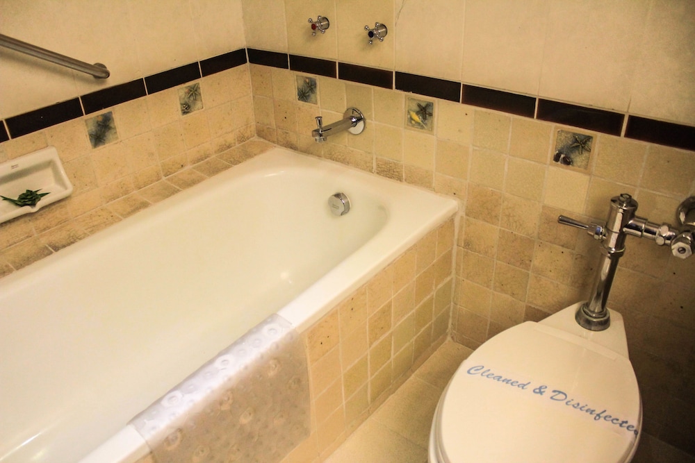 Seaview Patong Hotel — Hotel rooms in Patong Beach, Phuket Province