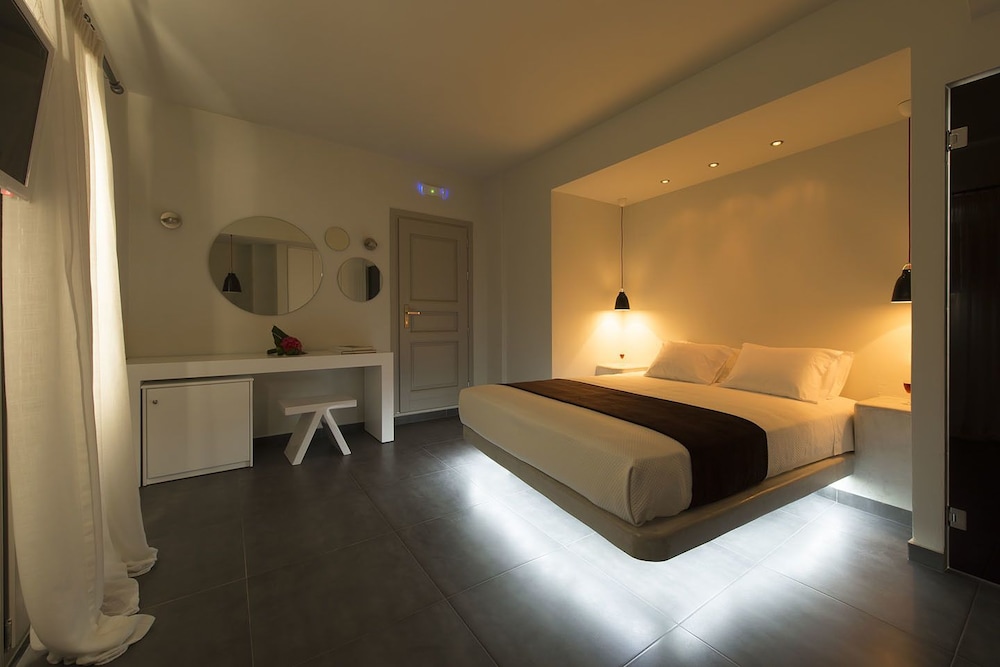 Regina Mare Adults Only — Hotel rooms in Imerovigli, South Aegean