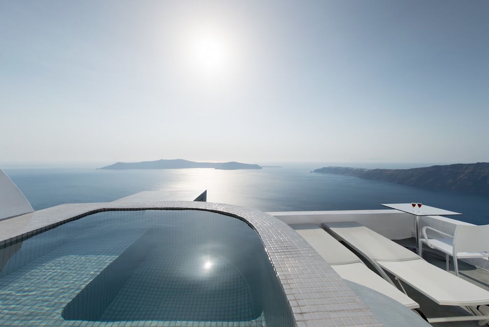 Regina Mare Adults Only — Swimming pool in Imerovigli, South Aegean