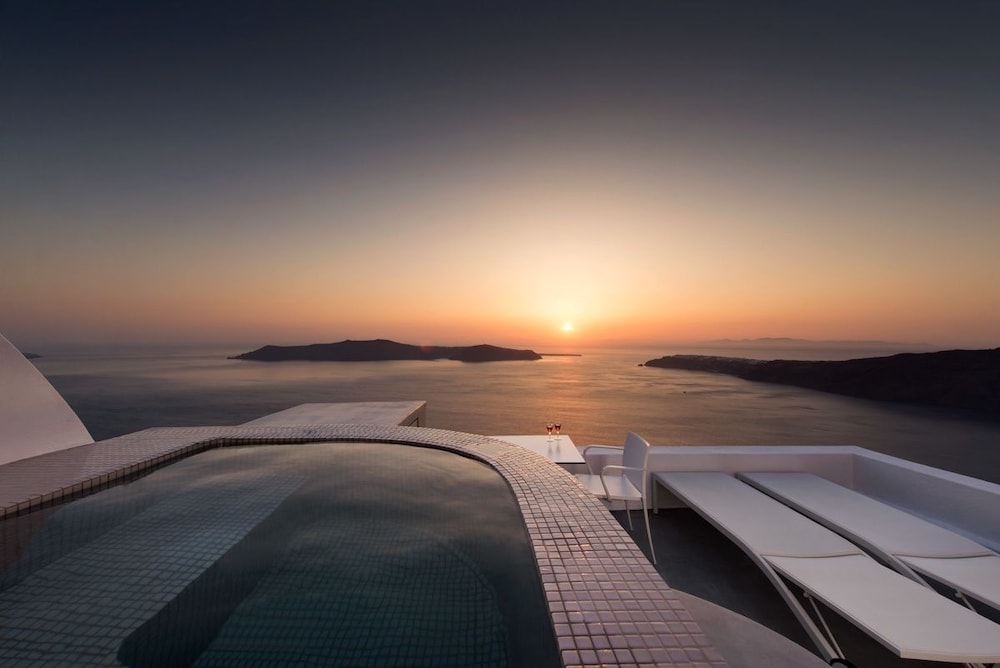 Regina Mare Adults Only — Swimming pool in Imerovigli, South Aegean