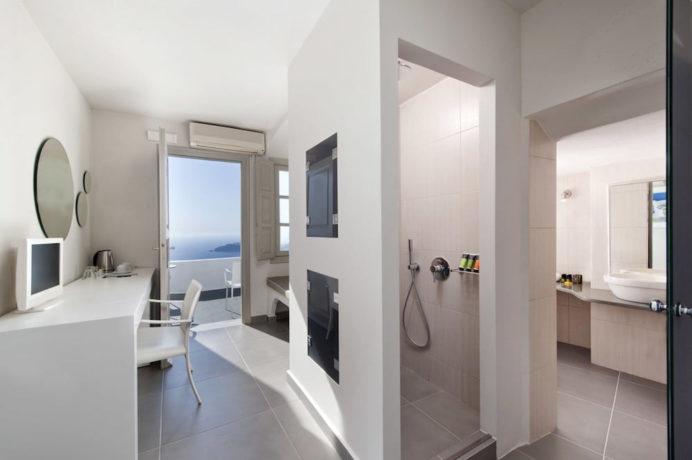 Regina Mare Adults Only — Hotel rooms in Imerovigli, South Aegean