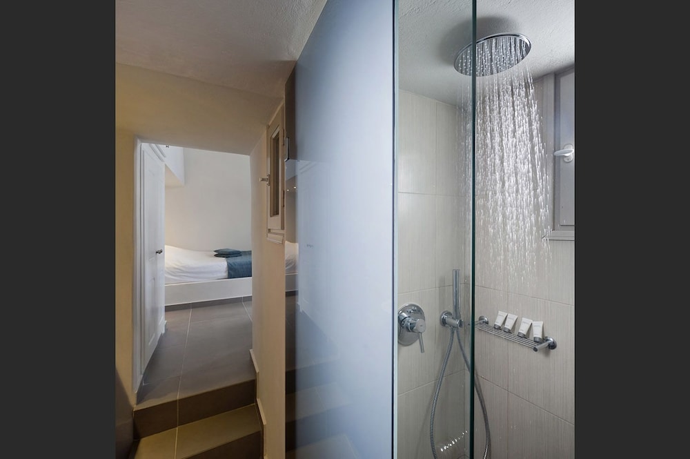 Regina Mare Adults Only — Hotel rooms in Imerovigli, South Aegean