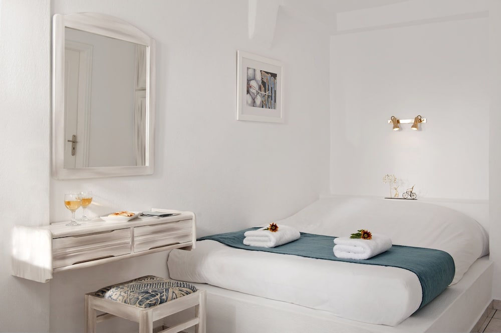 Regina Mare Adults Only — Hotel rooms in Imerovigli, South Aegean