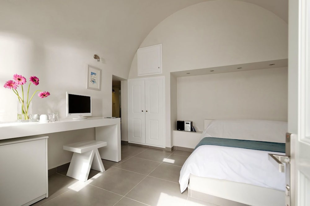 Regina Mare Adults Only — Hotel rooms in Imerovigli, South Aegean