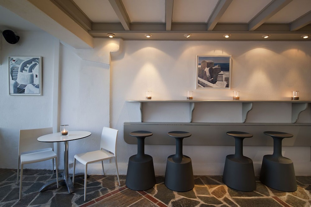 Regina Mare Adults Only — Restaurant & bars in Imerovigli, South Aegean