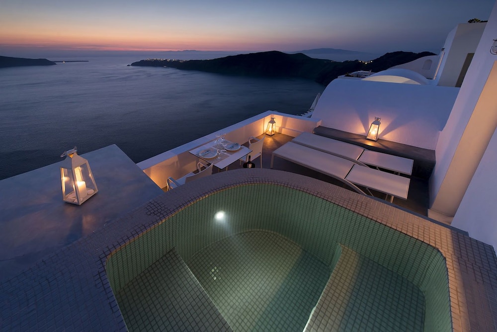 Regina Mare Adults Only — Swimming pool in Imerovigli, South Aegean
