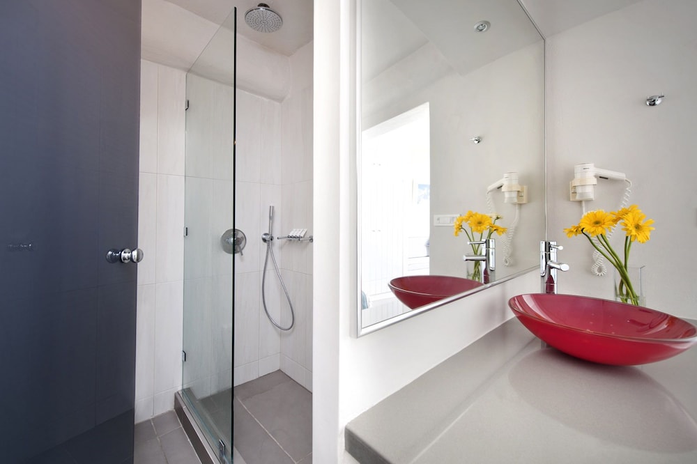 Regina Mare Adults Only — Hotel rooms in Imerovigli, South Aegean