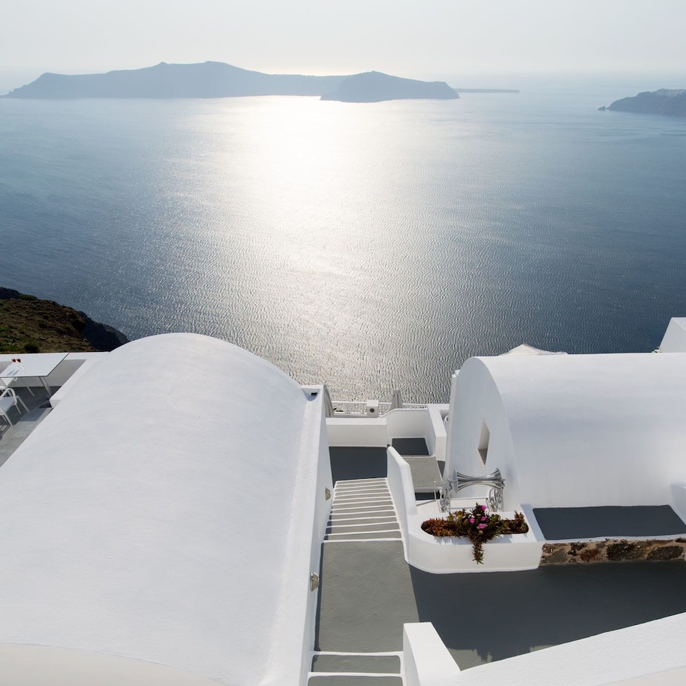 Regina Mare Adults Only — Hotel building in Imerovigli, South Aegean