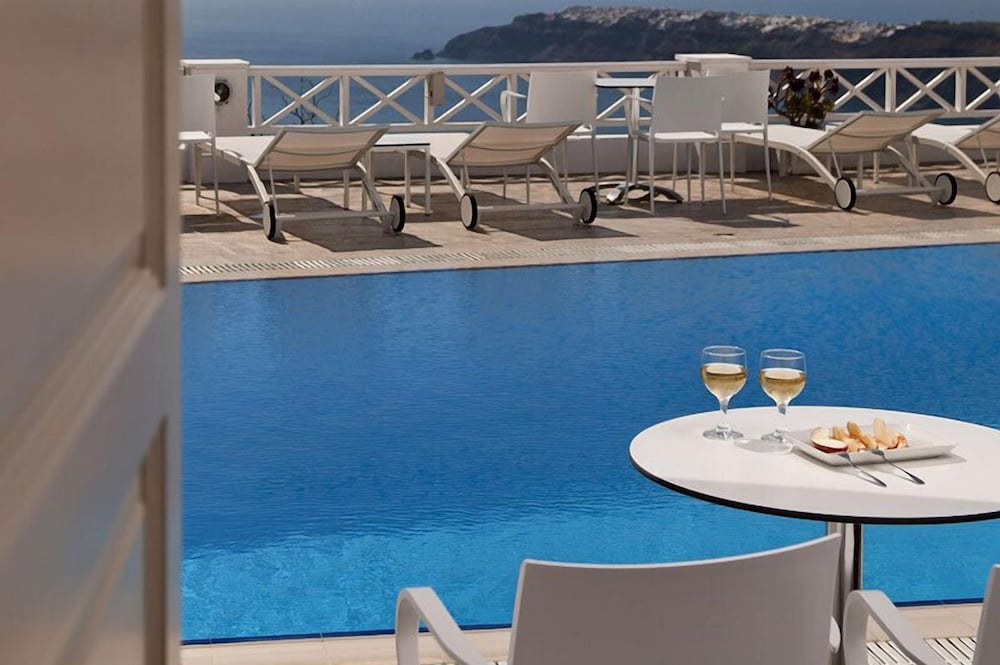 Regina Mare Adults Only — Swimming pool in Imerovigli, South Aegean