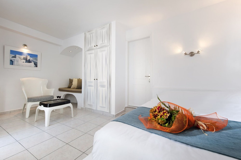 Regina Mare Adults Only — Hotel rooms in Imerovigli, South Aegean