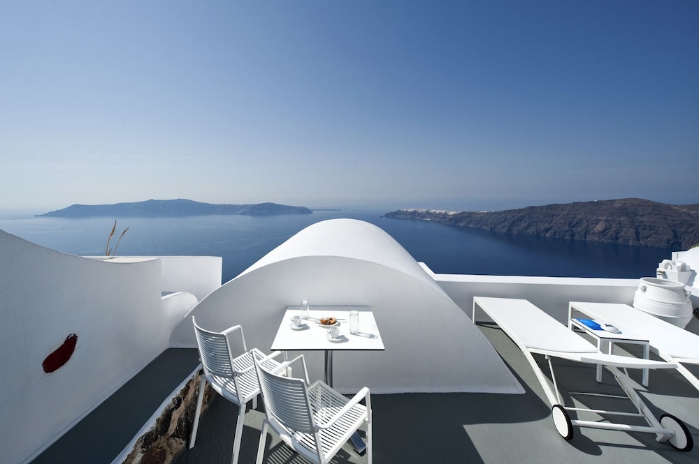 Regina Mare Adults Only — Hotel building in Imerovigli, South Aegean