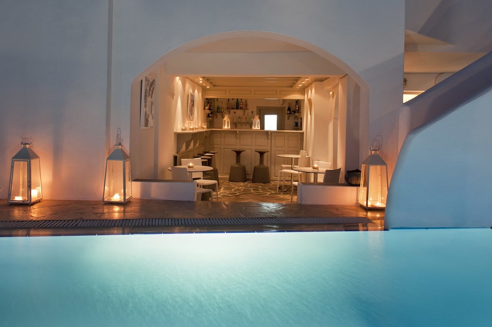 Regina Mare Adults Only — Restaurant & bars in Imerovigli, South Aegean