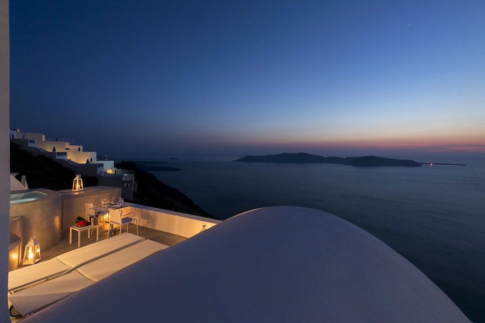 Regina Mare Adults Only — Hotel building in Imerovigli, South Aegean