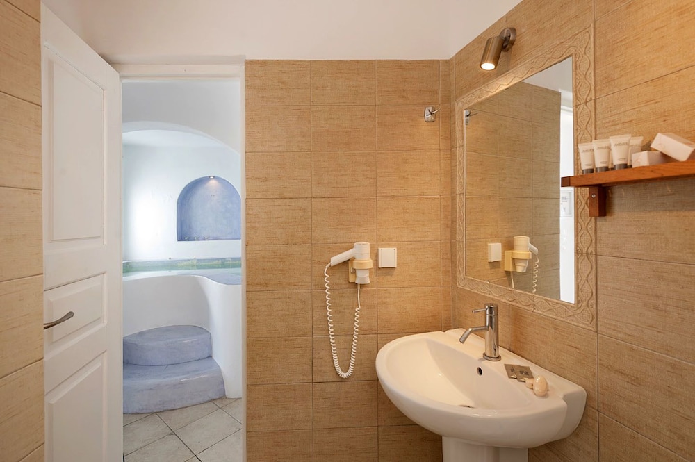 Regina Mare Adults Only — Hotel rooms in Imerovigli, South Aegean