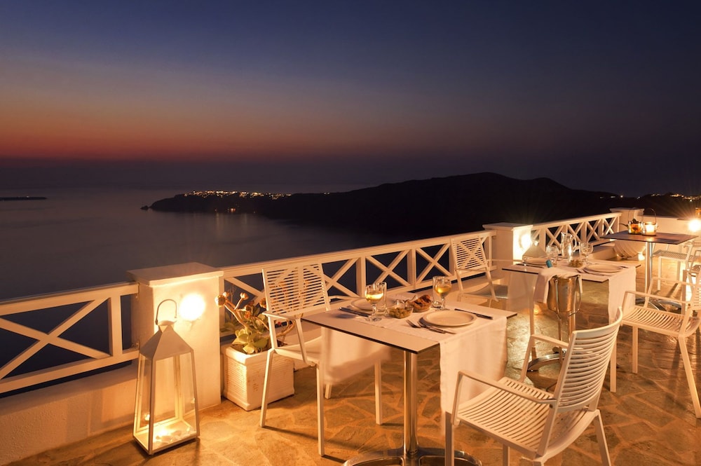 Regina Mare Adults Only — Restaurant & bars in Imerovigli, South Aegean