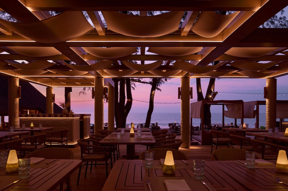 Dusit Thani Laguna Phuket — Restaurant & bars in Bang Tao Beach, Phuket Province