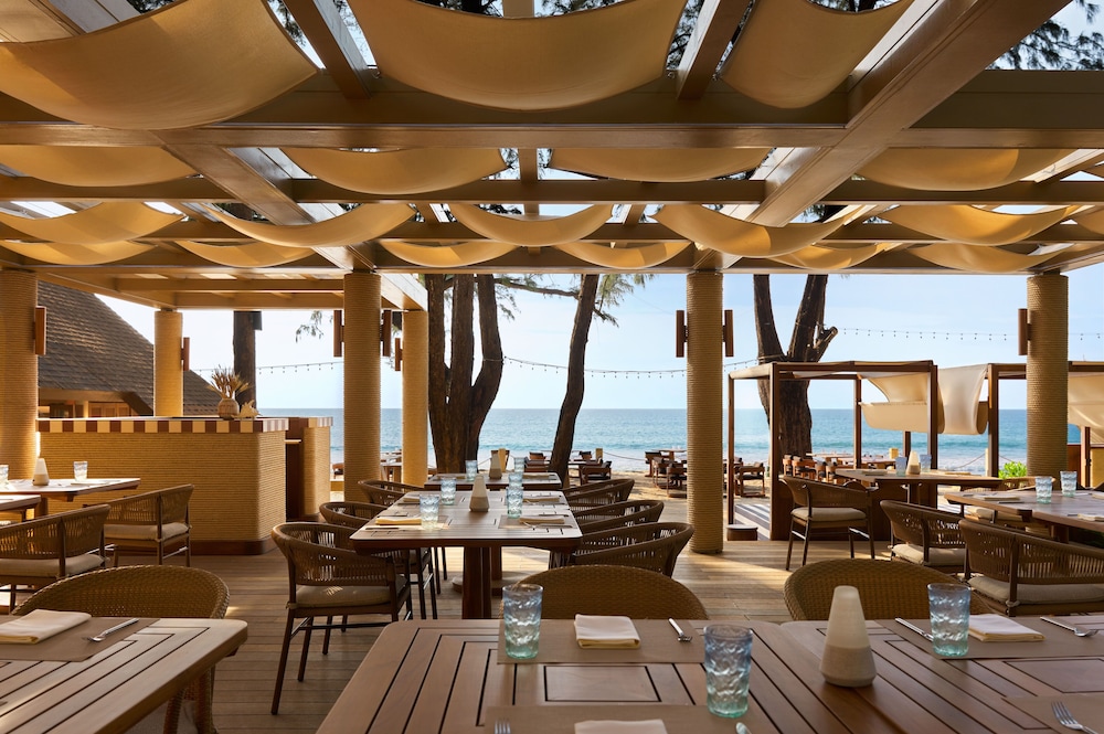 Dusit Thani Laguna Phuket — Restaurant & bars in Bang Tao Beach, Phuket Province