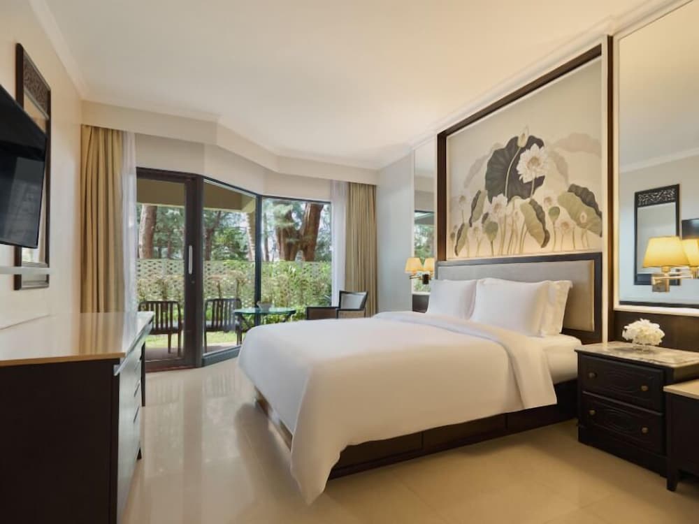 Dusit Thani Laguna Phuket — Hotel rooms in Bang Tao Beach, Phuket Province