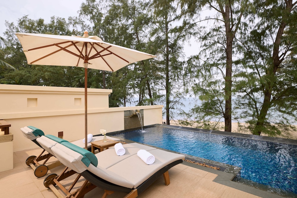Dusit Thani Laguna Phuket — Swimming pool in Bang Tao Beach, Phuket Province
