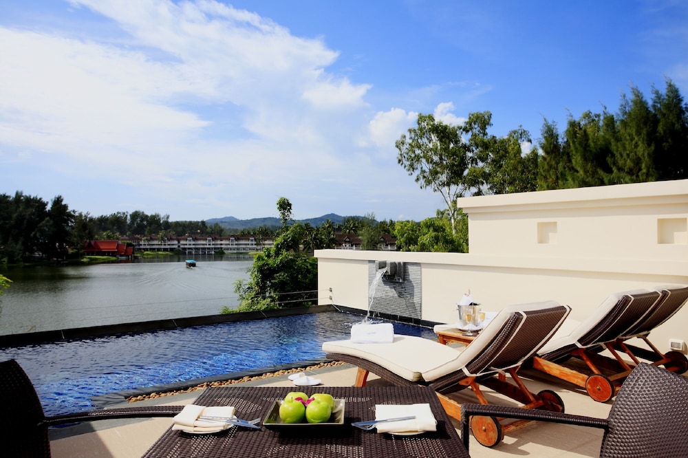 Dusit Thani Laguna Phuket — Swimming pool in Bang Tao Beach, Phuket Province