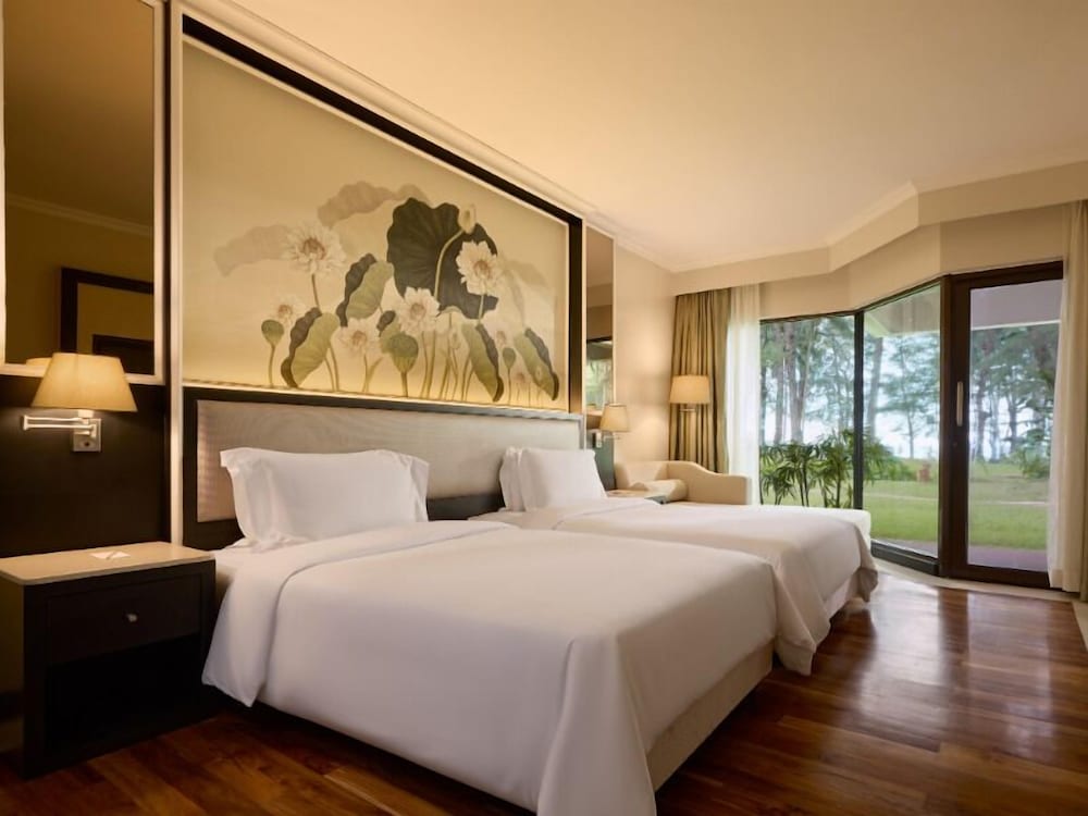 Dusit Thani Laguna Phuket — Hotel rooms in Bang Tao Beach, Phuket Province