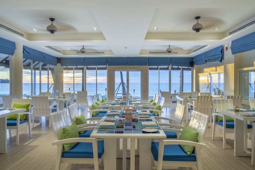 Dusit Thani Laguna Phuket — Restaurant & bars in Bang Tao Beach, Phuket Province
