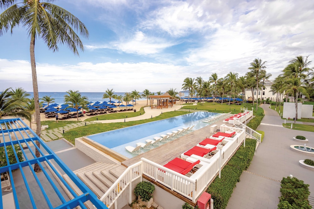 Angsana Laguna Phuket — Swimming pool in Bang Tao Beach, Phuket Province