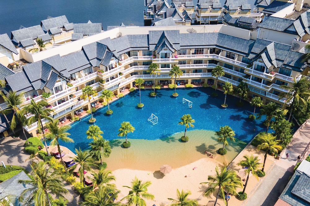 Angsana Laguna Phuket — Swimming pool in Bang Tao Beach, Phuket Province