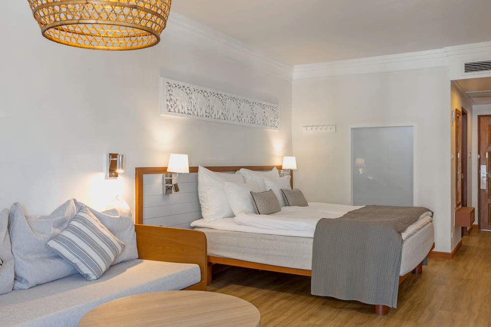 Sunwing Bangtao Beach — Hotel rooms in Bang Tao Beach, Phuket Province