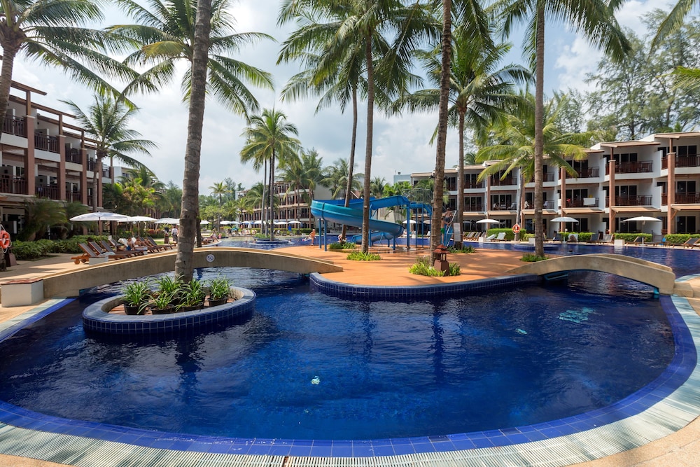 Sunwing Bangtao Beach — Swimming pool in Bang Tao Beach, Phuket Province