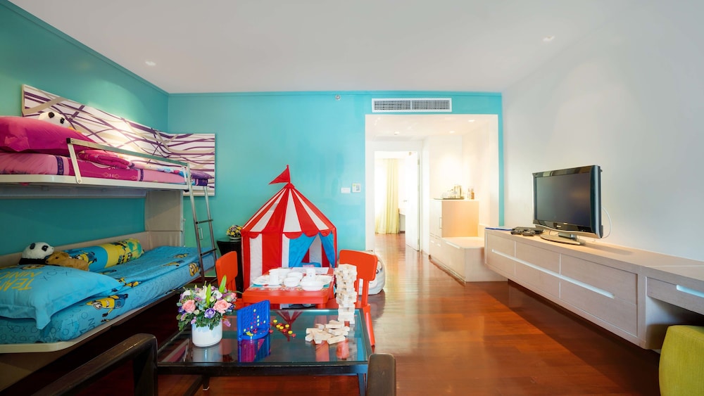 Radisson Resort and Suites Phuket — Hotel rooms in Kamala, Phuket Province