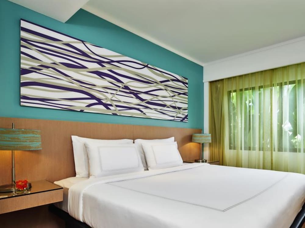 Radisson Resort and Suites Phuket — Hotel rooms in Kamala, Phuket Province