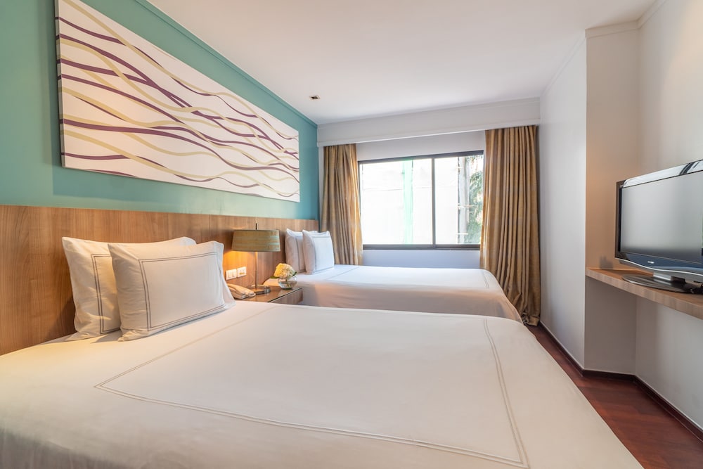 Radisson Resort and Suites Phuket — Hotel rooms in Kamala, Phuket Province