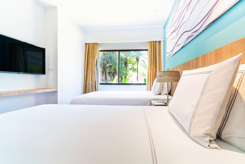 Radisson Resort and Suites Phuket — Hotel rooms in Kamala, Phuket Province