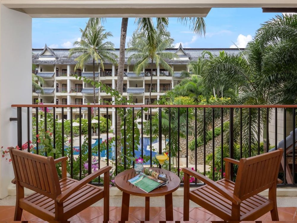 Radisson Resort and Suites Phuket — Hotel building in Kamala, Phuket Province