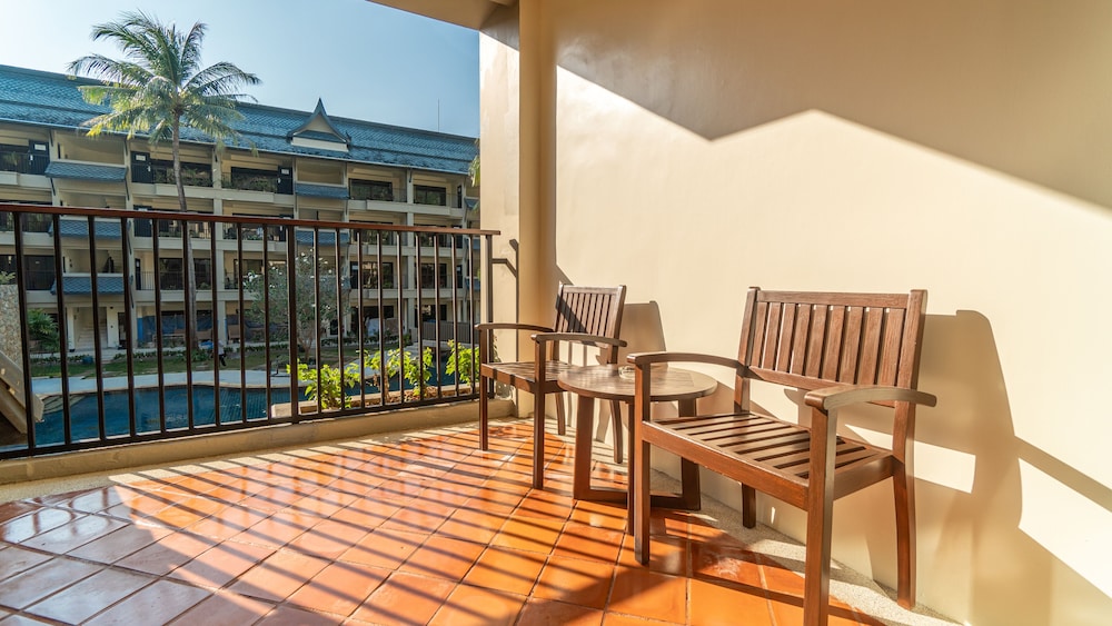 Radisson Resort and Suites Phuket — Hotel building in Kamala, Phuket Province