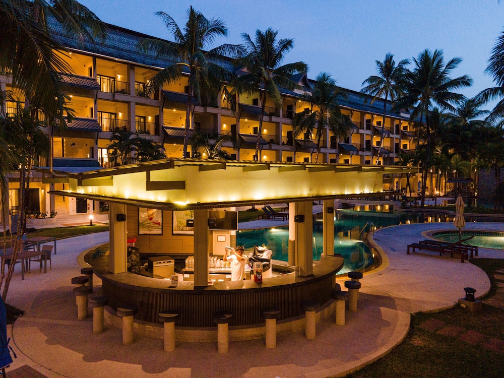 Radisson Resort and Suites Phuket — Restaurant & bars in Kamala, Phuket Province