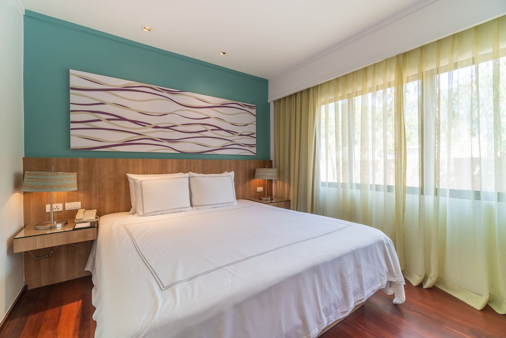 Radisson Resort and Suites Phuket — Hotel rooms in Kamala, Phuket Province