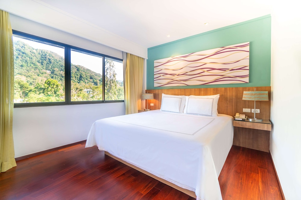Radisson Resort and Suites Phuket — Hotel rooms in Kamala, Phuket Province