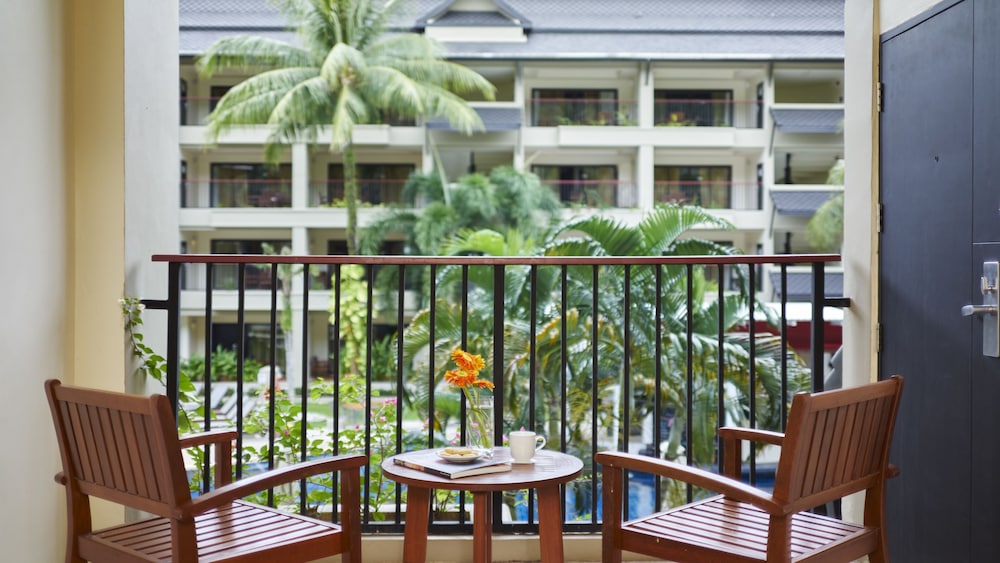 Radisson Resort and Suites Phuket — Hotel building in Kamala, Phuket Province