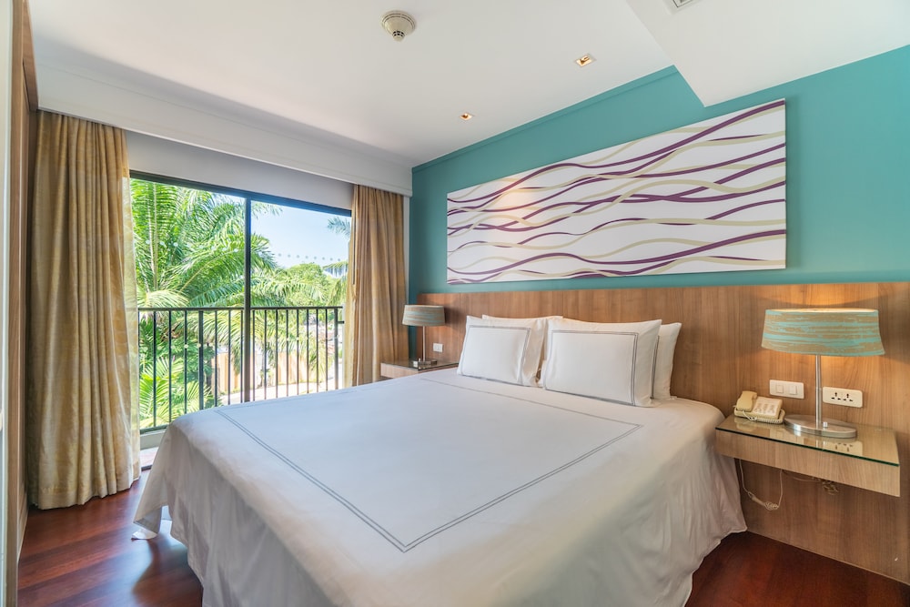 Radisson Resort and Suites Phuket — Hotel rooms in Kamala, Phuket Province