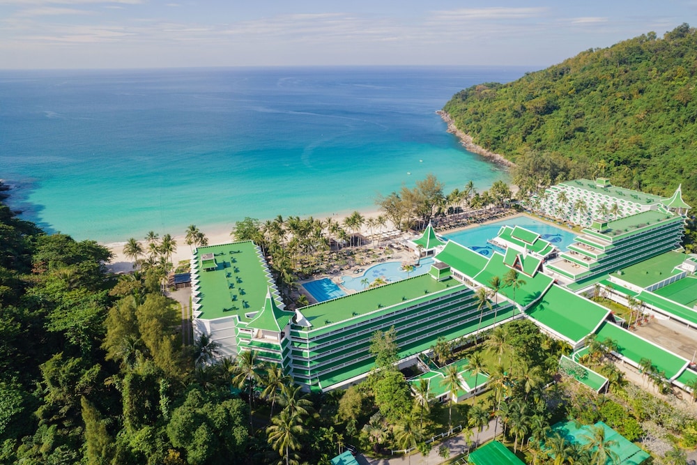 Le Meridien Phuket Beach Resort — Hotel building in Karon, Phuket Province