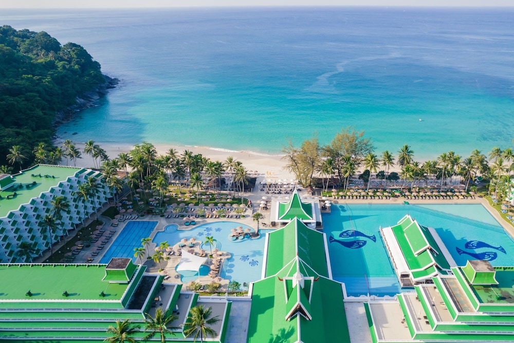 Le Meridien Phuket Beach Resort — Beach in Karon, Phuket Province