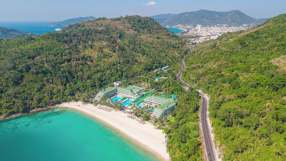 Le Meridien Phuket Beach Resort — Hotel building in Karon, Phuket Province