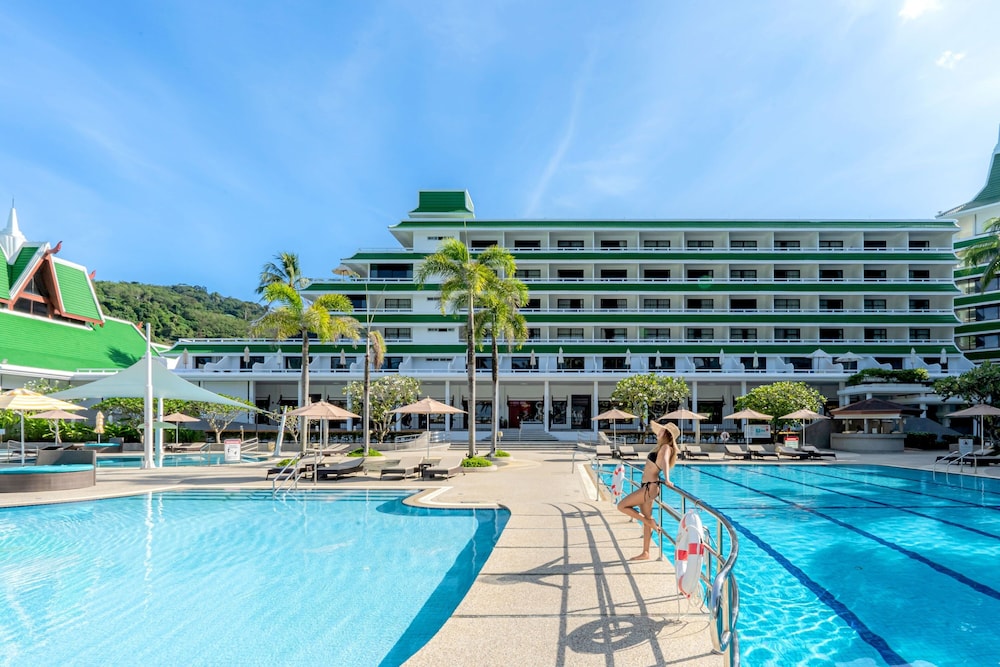 Le Meridien Phuket Beach Resort — Swimming pool in Karon, Phuket Province