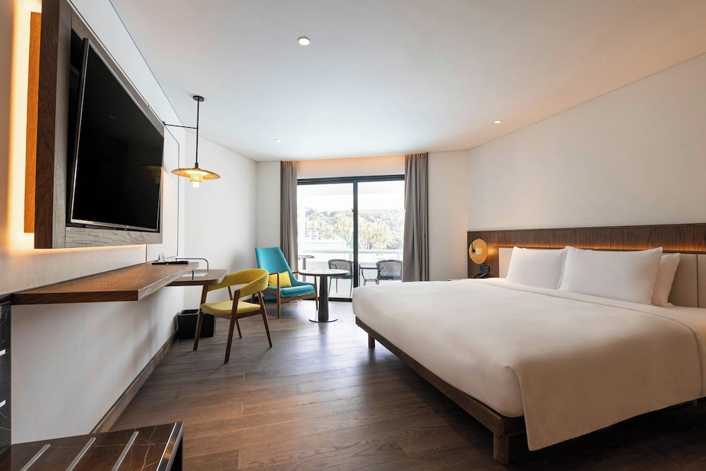 Le Meridien Phuket Beach Resort — Hotel rooms in Karon, Phuket Province